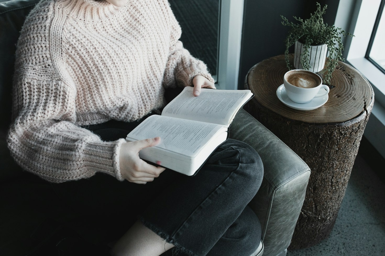 A Quiet Look at Daily Creative Habits